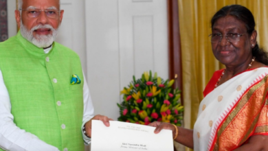 Narendra Modi with Droupadi Murmu